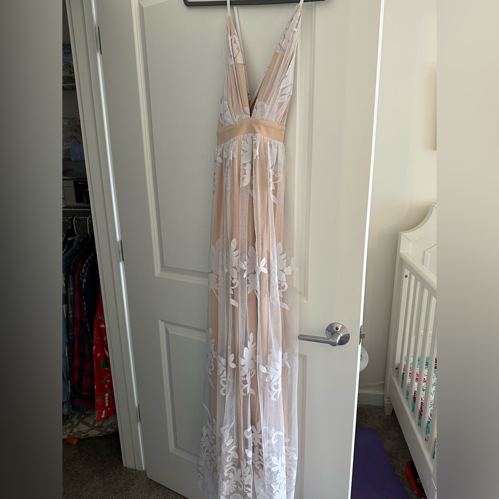 Vici Luxxel White Dress (never worn!)